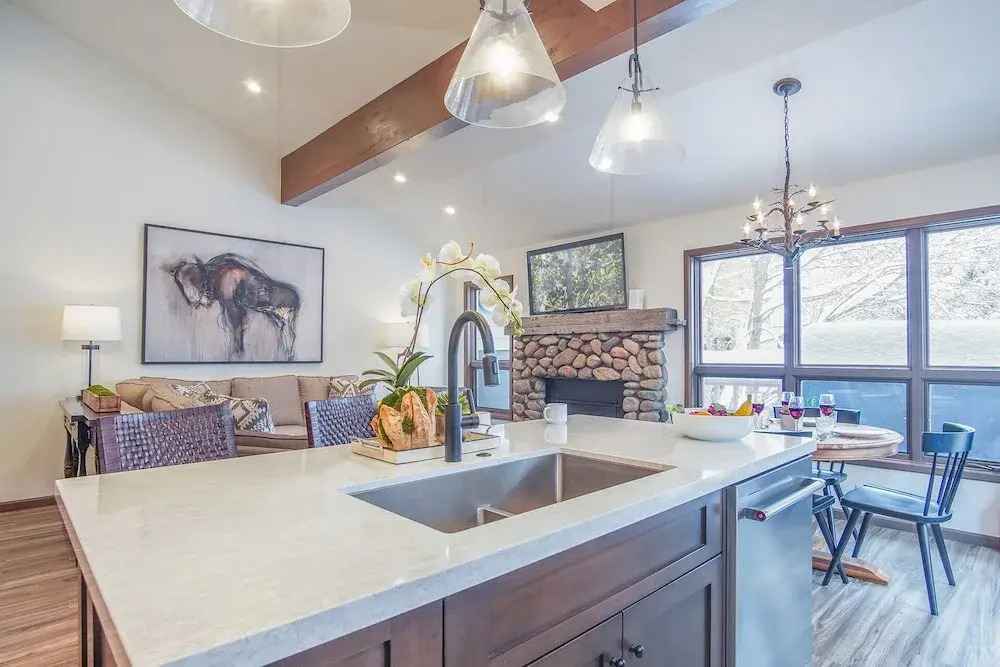 Skiway Chalet - Next to Warm Springs Lifts - Close to Natural Hot Springs