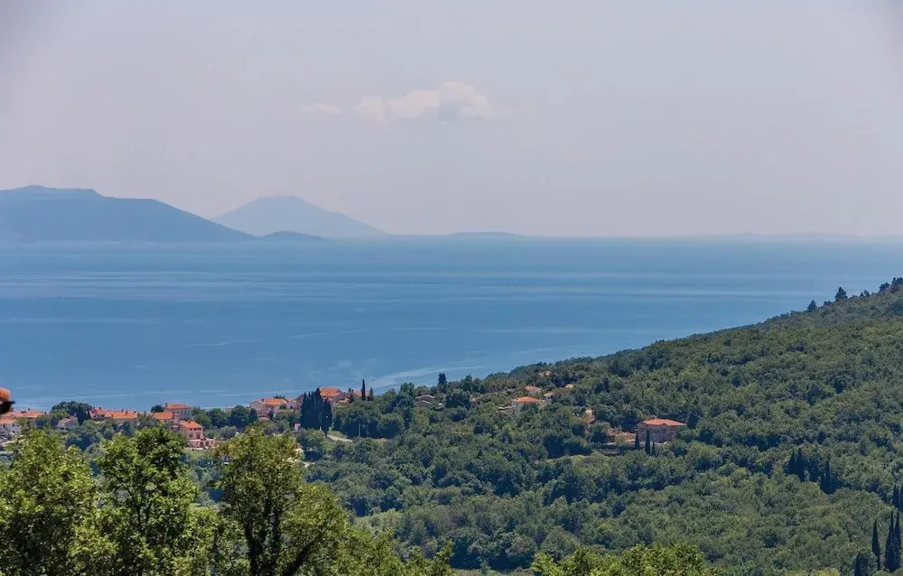Stunning Apartment in Brsec With 1 Bedrooms and Wifi