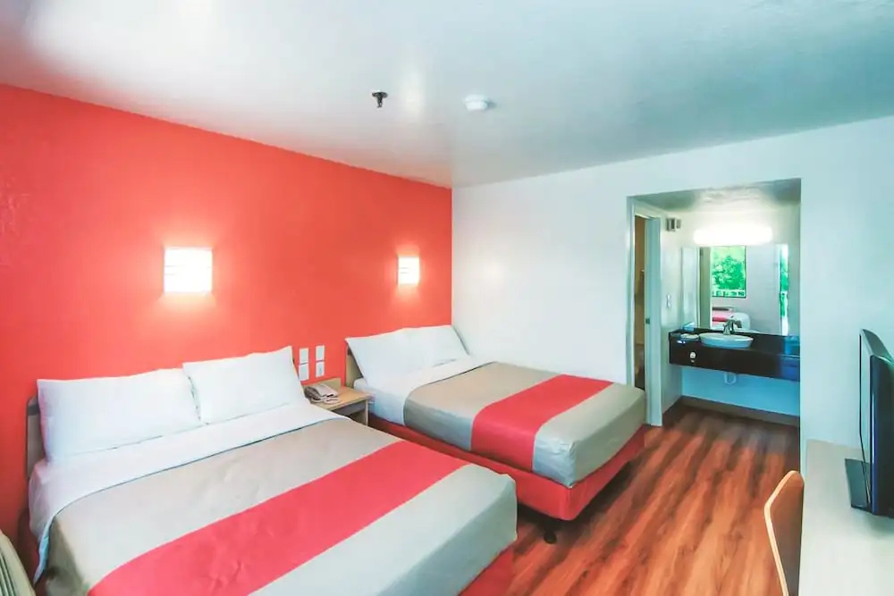 Motel 6 Cleveland East - Macedonia