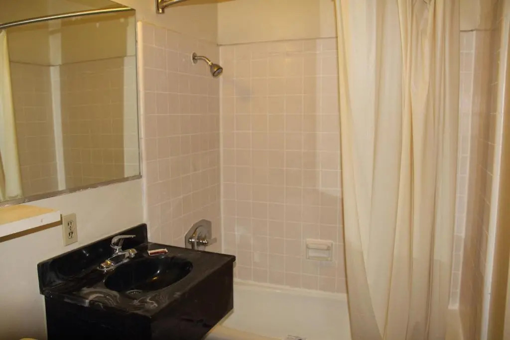 Inland Inn & Suites