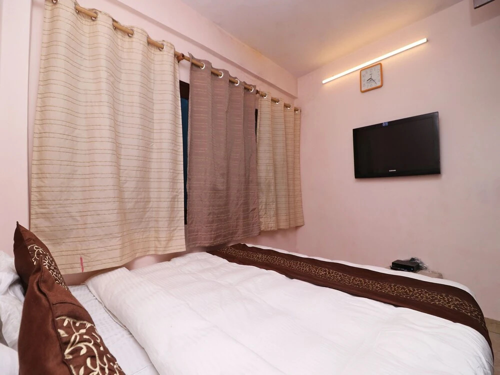 OYO 14125 Home Hill View 2BHK Clock Tower