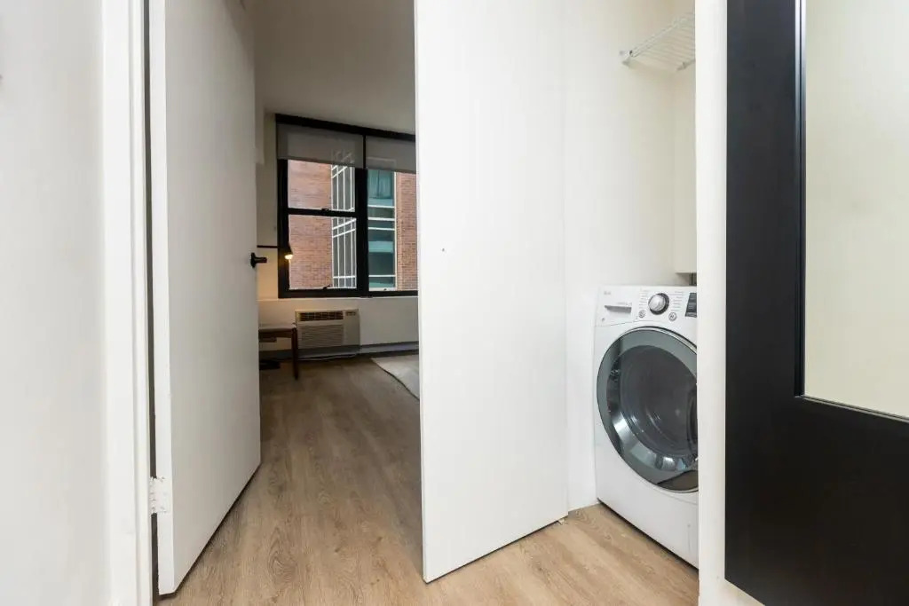 21 East - Chic DT Apts with Rooftop by Zencity