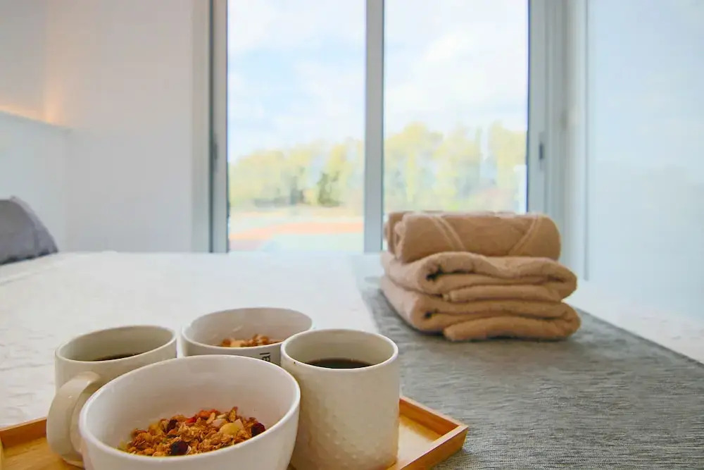 Phaedrus Living: Seaside Executive Flat Harbour 201