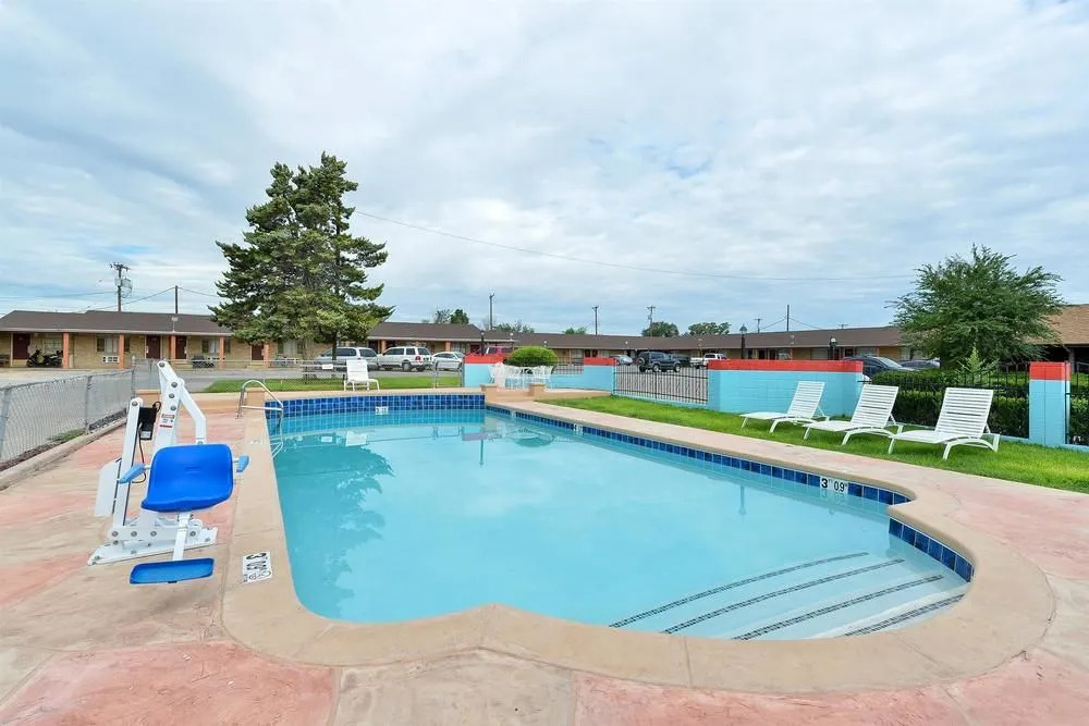 Frontier Motel