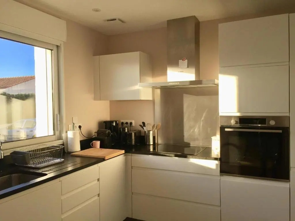 Maison Rénovée 5 Chambres, WiFi, Parking, à 800m du Marché et 1km Plage - FR-1-92-891