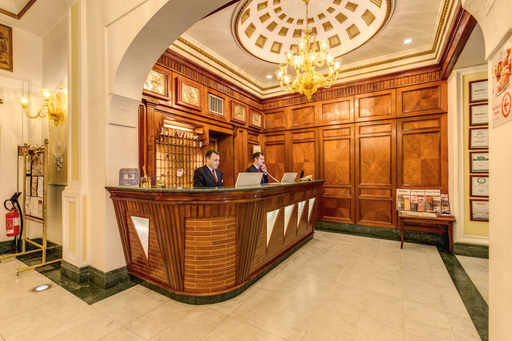 Отель Augusta Lucilla Palace