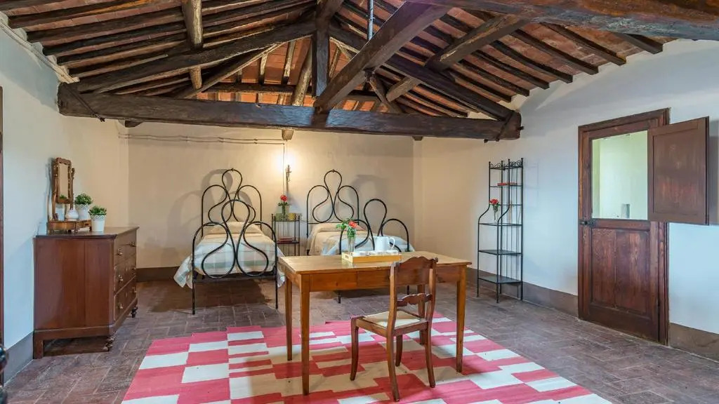 TORRE DI PACIANO 10&2, Emma Villas