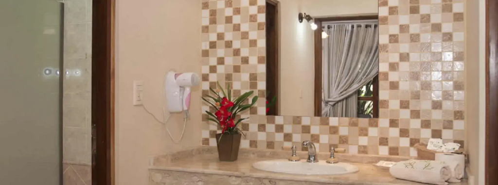 ARAMI HOTEL & LODGE