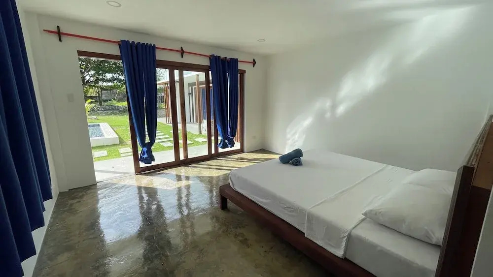 Bluewaves Hostel & Villa Panagsama by Hiverooms
