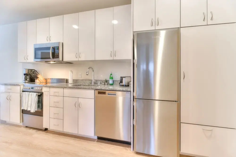 Milwaukee River Suites by Barsala
