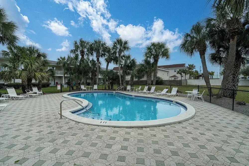 Rum Runner's Retreat - Miramar Beach