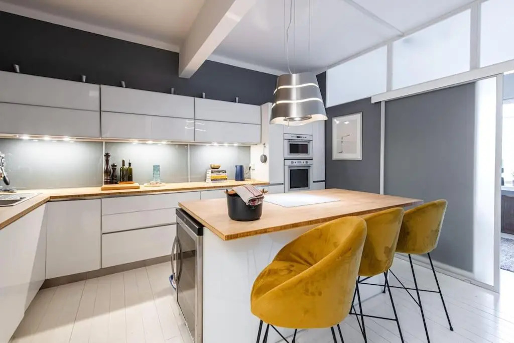 Fab 2br just 3 blocks from Market Square