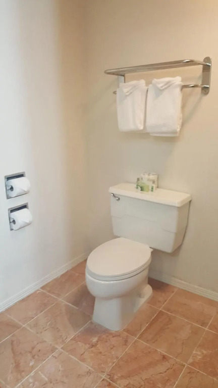 Oyster Bay Inn & Suites