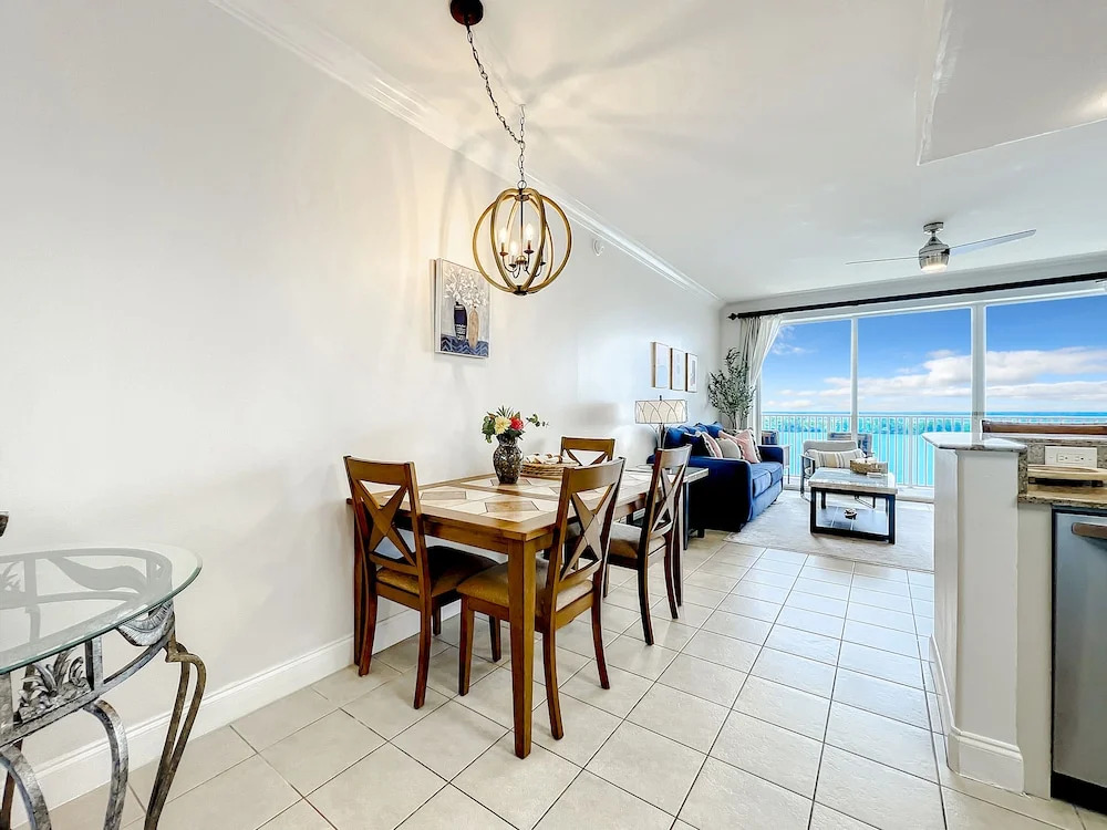 Lakefront Resort in Heart of Orlando Attractions - Tu Casa Vacations