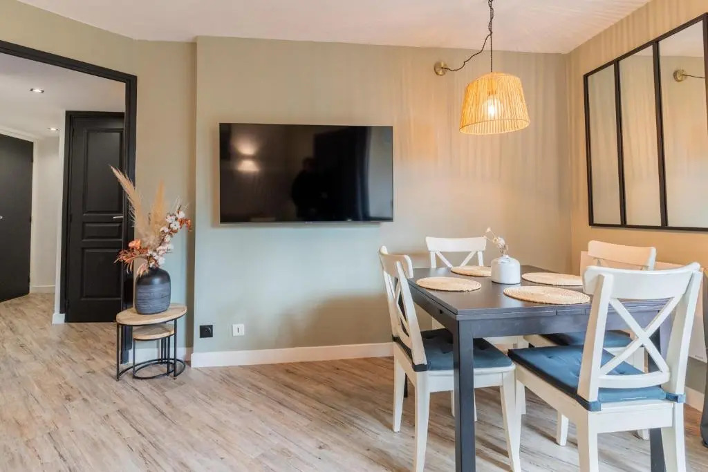 MC Tourisme - Splendide & cosy appartement avec piscine, tennis & parking