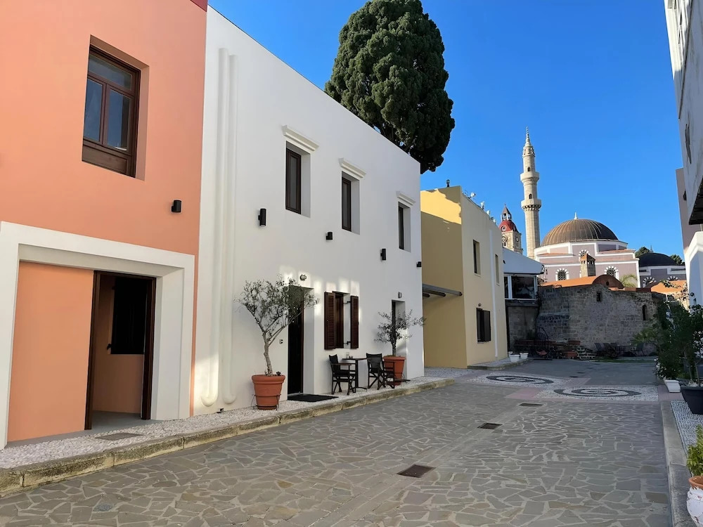 Utopia Luxury Suites - Old Town
