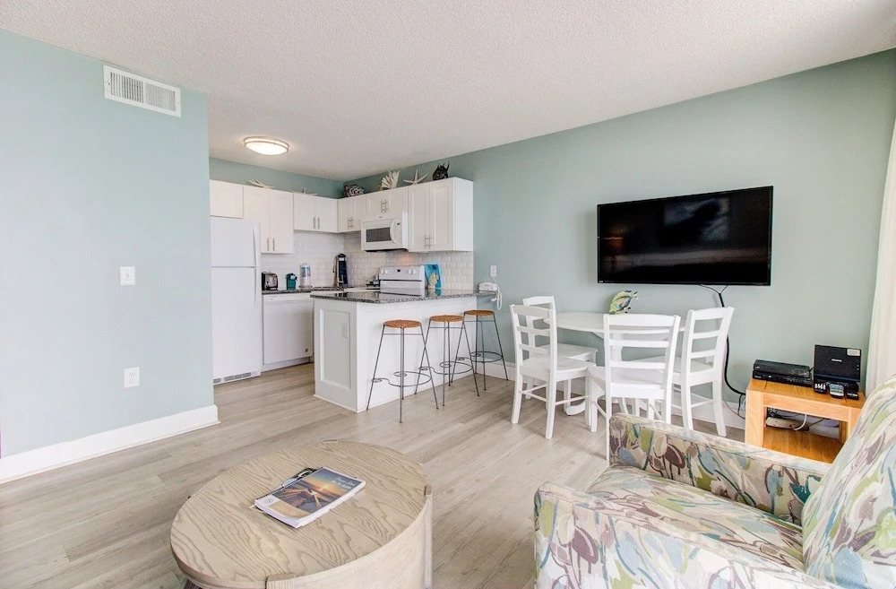1104 Starfish Room by Atlantic Towers