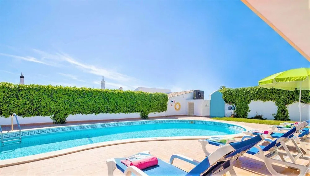 Villa Boracay - com Piscina Aquecível e Praia a Pé em Albufeira