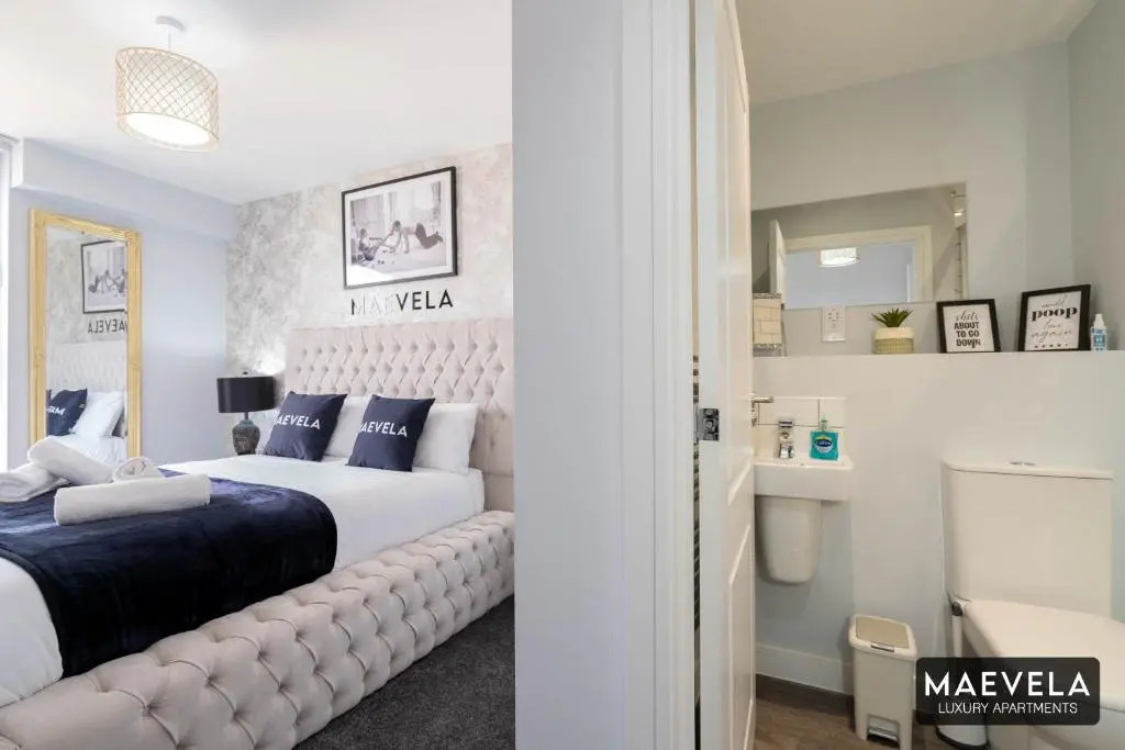 MAEVELA Apartments - Luxury Top Floor Penthouse - With Parking - 2 Bedroom New Build Apartment ✪ City Centre, Digbeth ✓ With Huge Patio Sliding Doors - CITY VIEW - ROOFTOP TERRACE - PS4 & Smart TV's