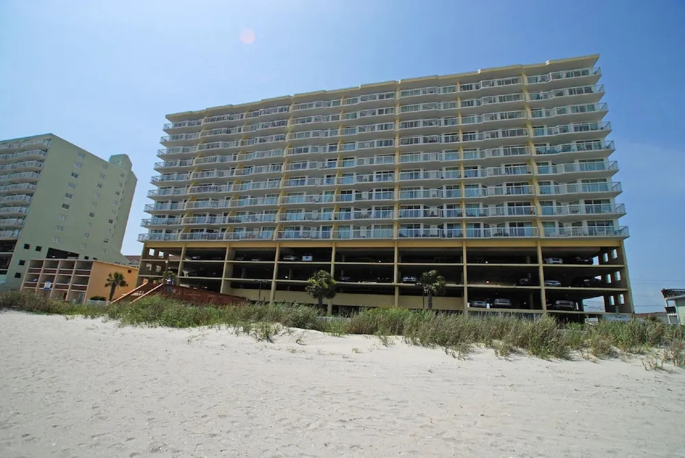 Sunrise Pointe 11f 3 Bedroom Condo by RedAwning