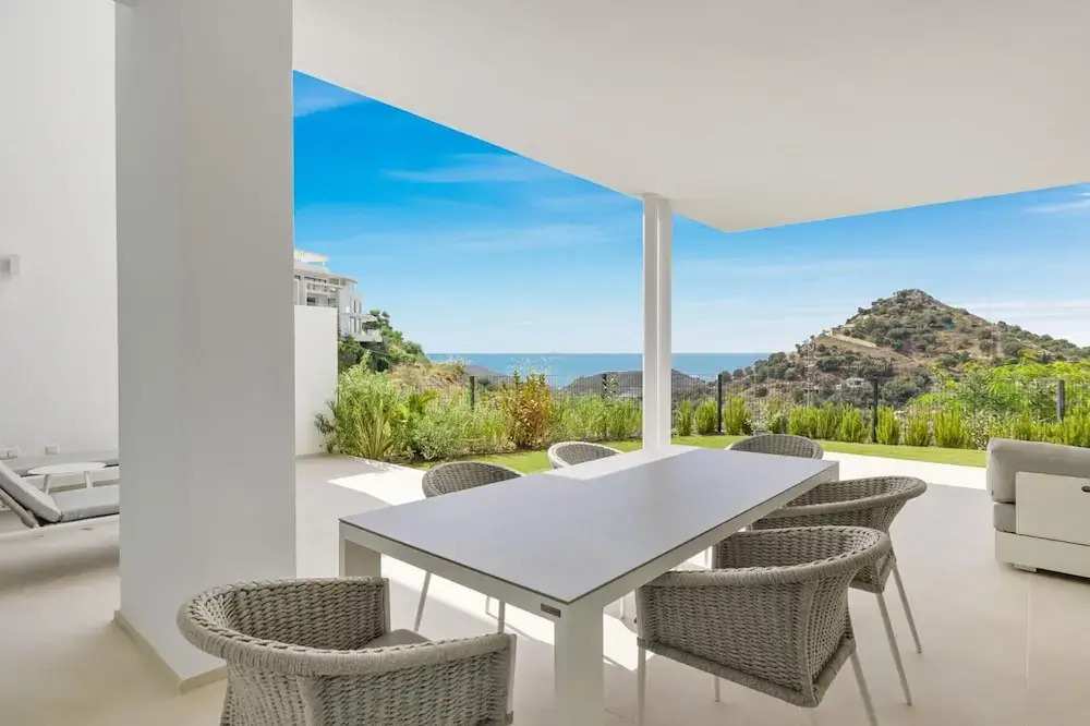 Hillside Flat With Pool in Palo Alto - Ref M49