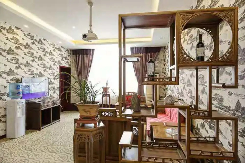 Qingcheng Elegant Hotel
