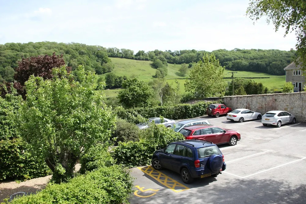 Wheelwrights Arms Country Inn & Pub