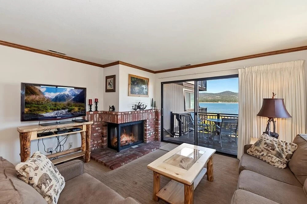 055 - Lakefront Ski Getaway