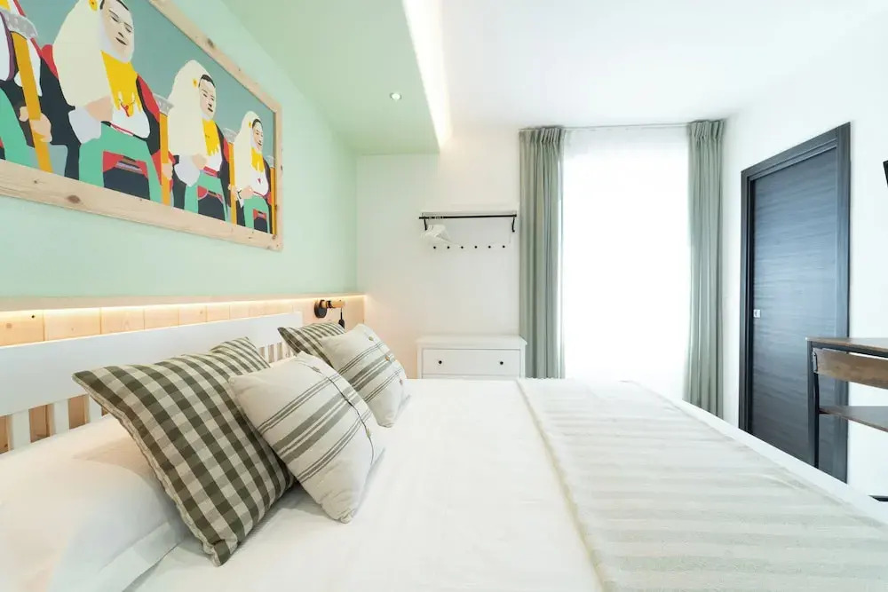 Velis - art & hospitality