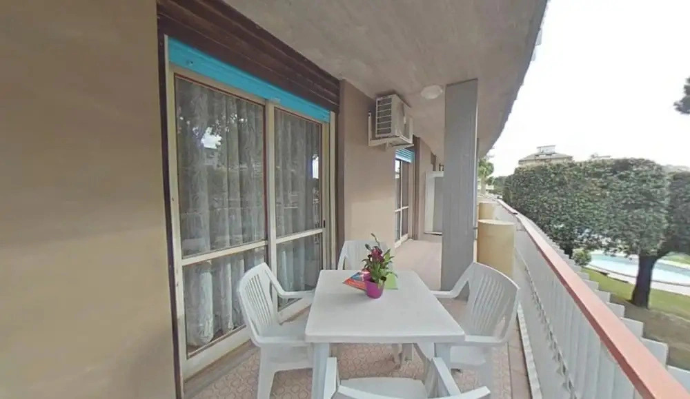 Convenient Beachside Studio With Pool