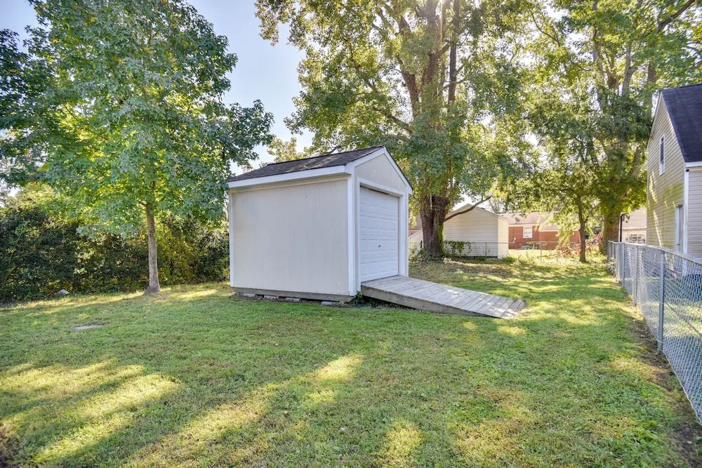 Hampton Home w/ Grill < 1 Mi to Beach!