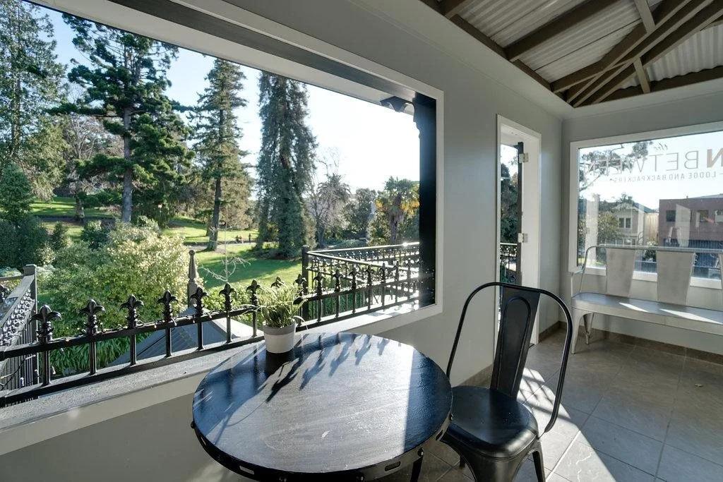 The Innbetween Lodge and Backpackers