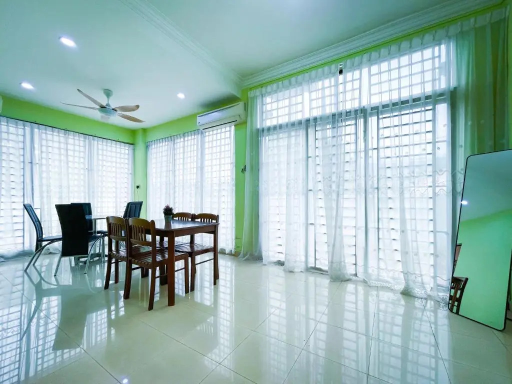 Tupai Mas Semi-D 4BR 2mins to LakeGarden & Zoo