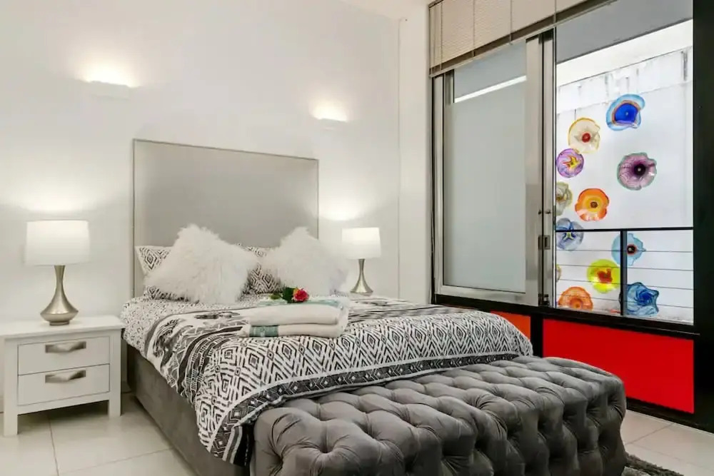 Spacious, Heritage 1 Bedroom Apartment in Cape Town