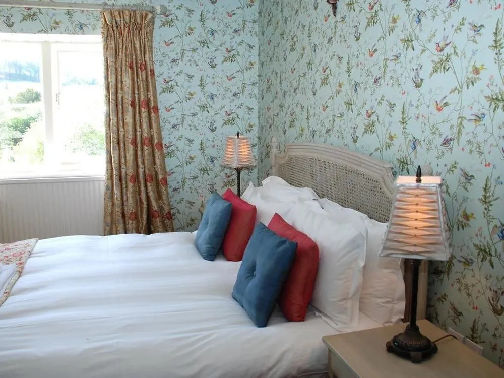 The Bath Arms Hotel