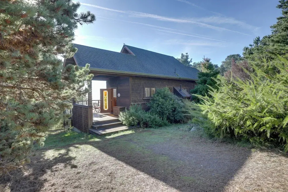 Romantic Ridgetop Escape w/ Hot Tub Near Mendocino
