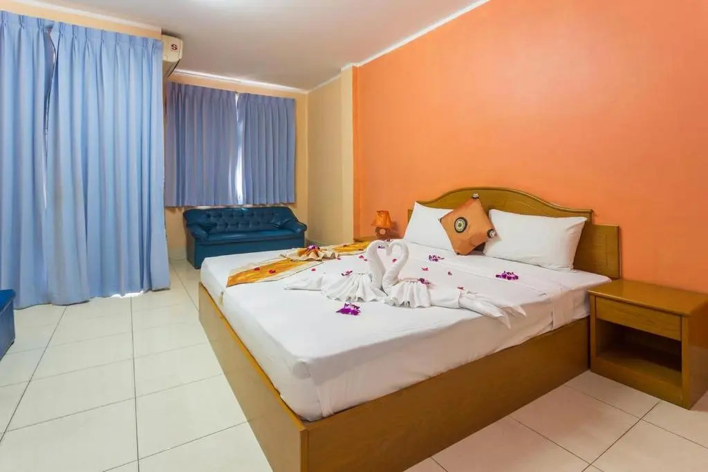 Room in Guest room - Guesthouse Belvedere - Cozy Beautiful Double Room near Patong Beach