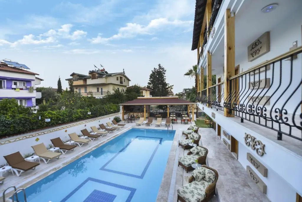 Amore Hotel Teki̇rova