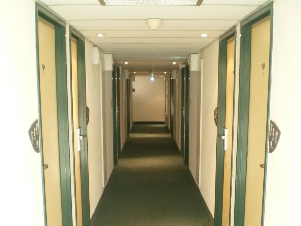 Good Night Hotel