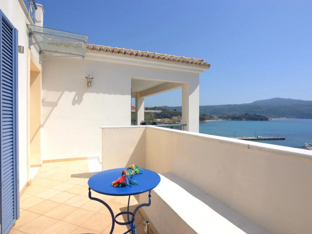 Beautiful villa on the bay of the cozy fishing village Finikounda, Peloponnese