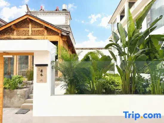 Huaqin · Bali Retreat Wild Luxury Courtyard | 1‑Min Walk to Erhai Lake (Cai Village)