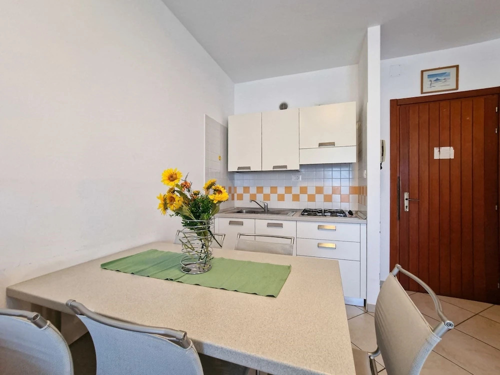 Luminous one Bedroom Flat With Side sea View