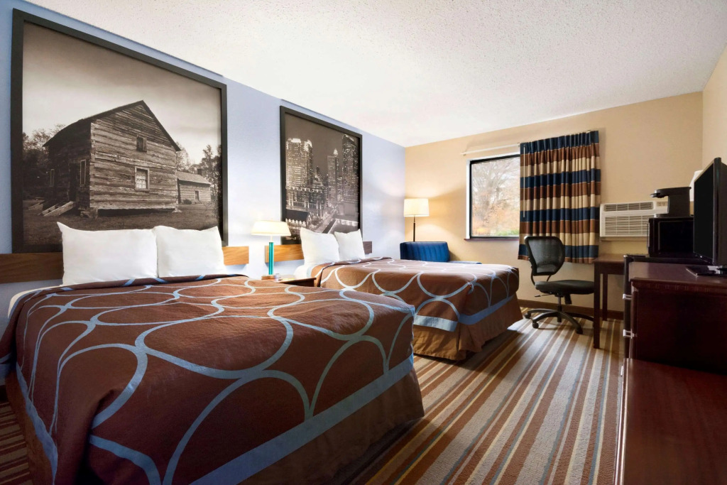 Super 8 by Wyndham Charlotte University