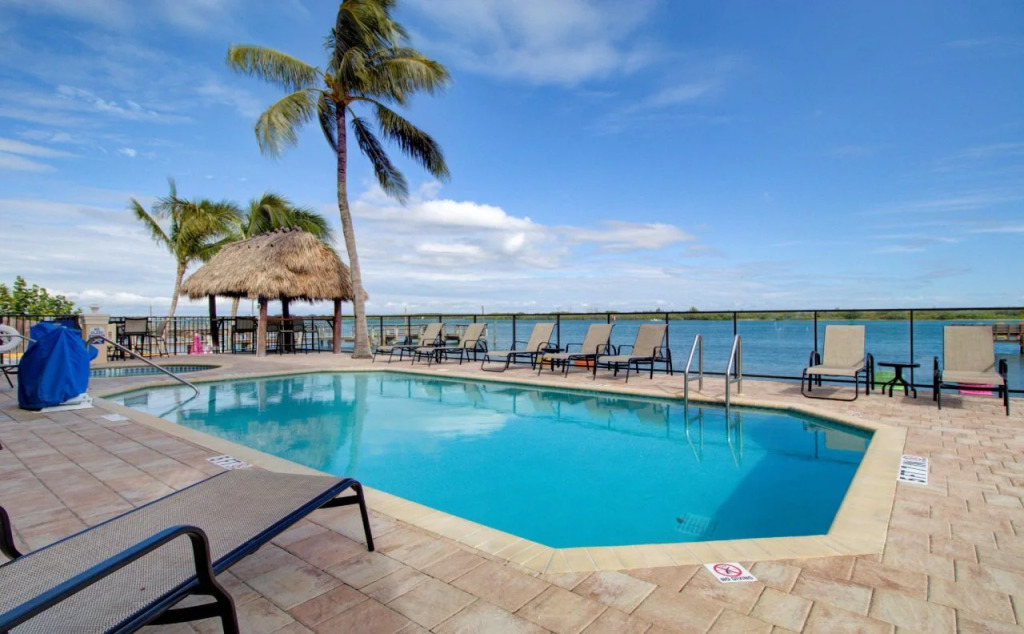 Hutchinson Island Hotel