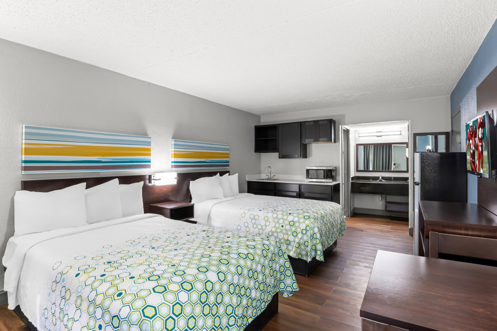 HomeTowne Studios by Red Roof Richmond - Airport Sandston