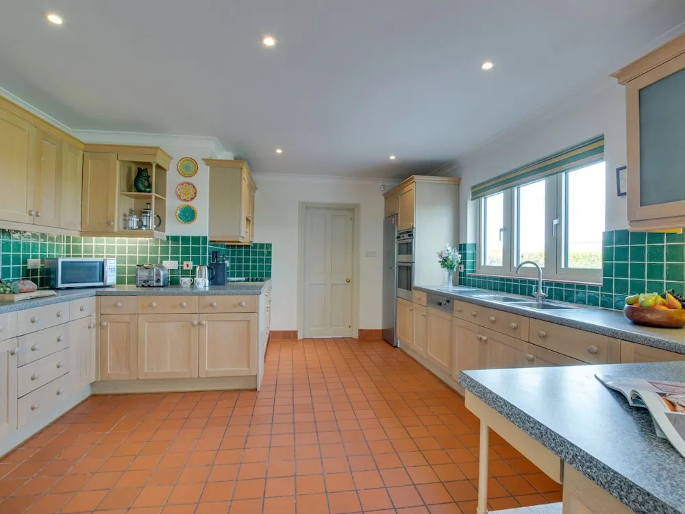 Beautiful, Detached Holiday Home With Open Fireplace and Large Garden in Cornwall