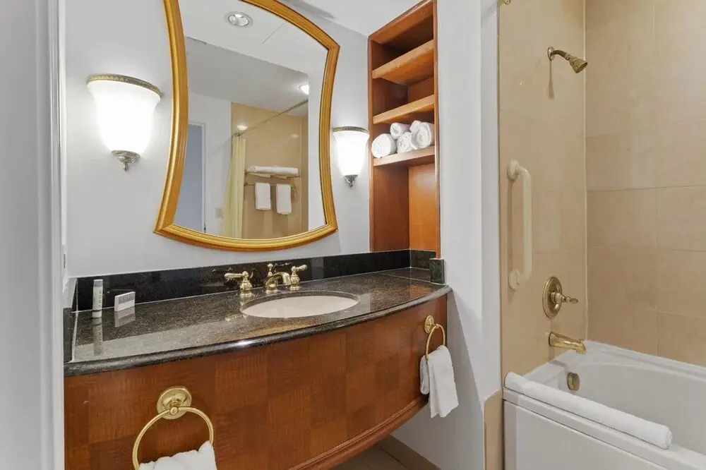 Beachfront Double Queen Cozysuites 35