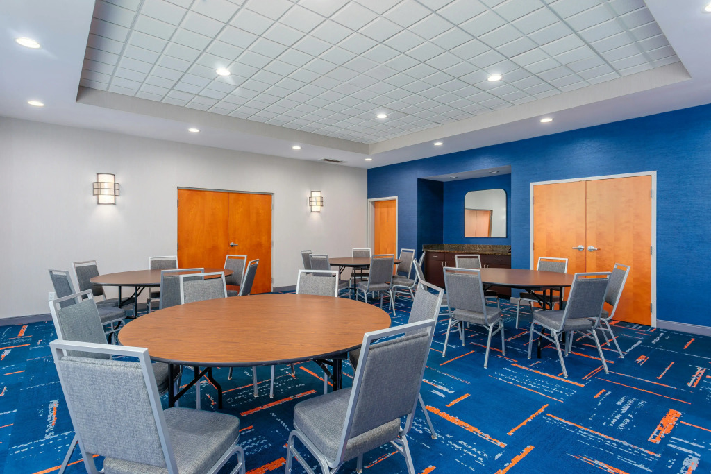 Hampton Inn and Suites Parkersburg Downtown
