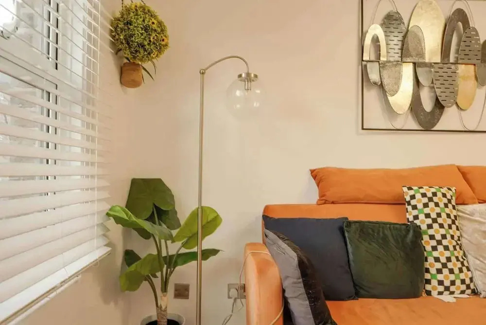London - Flat - Garden Access - Sleeps 3 - Parking