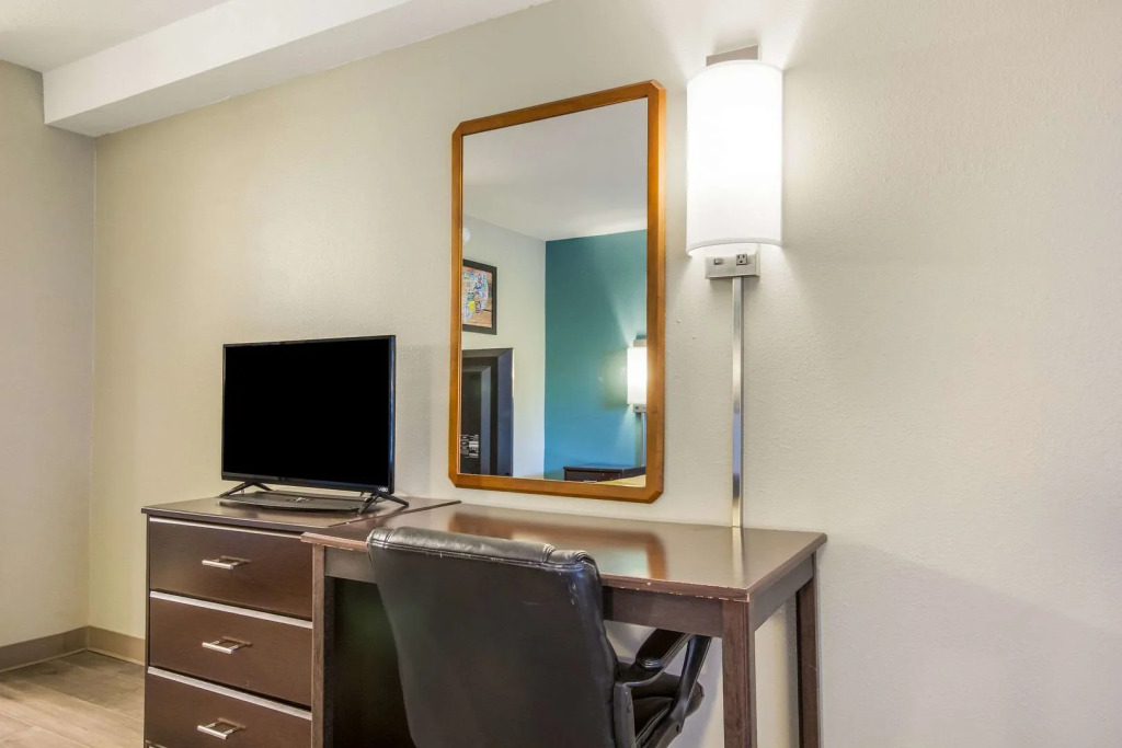 Econo Lodge Inn & Suites Brooks - Louisville South